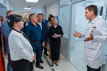 Депутаты посетили обновленный корпус областной больницы